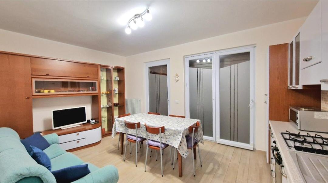 Chiara Pool Apartment Bardolino Bagian luar foto