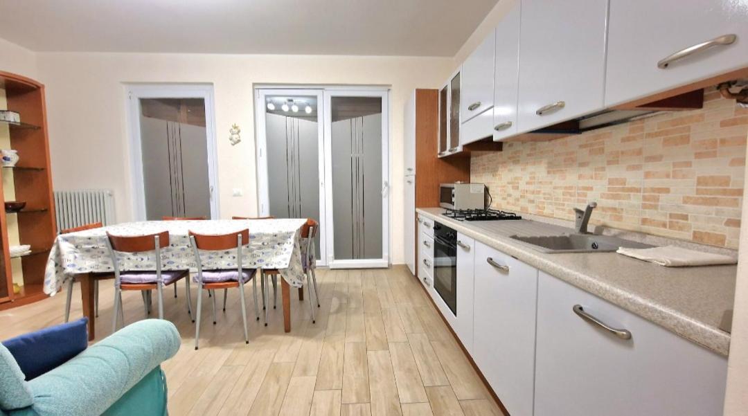 Chiara Pool Apartment Bardolino Bagian luar foto