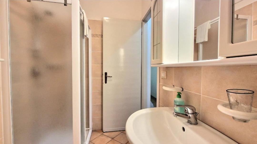 Chiara Pool Apartment Bardolino Bagian luar foto
