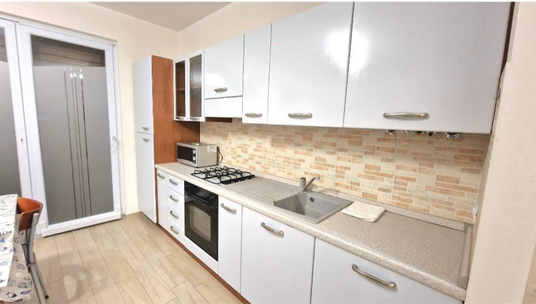 Chiara Pool Apartment Bardolino Bagian luar foto
