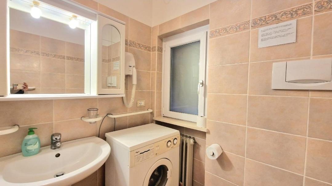 Chiara Pool Apartment Bardolino Bagian luar foto